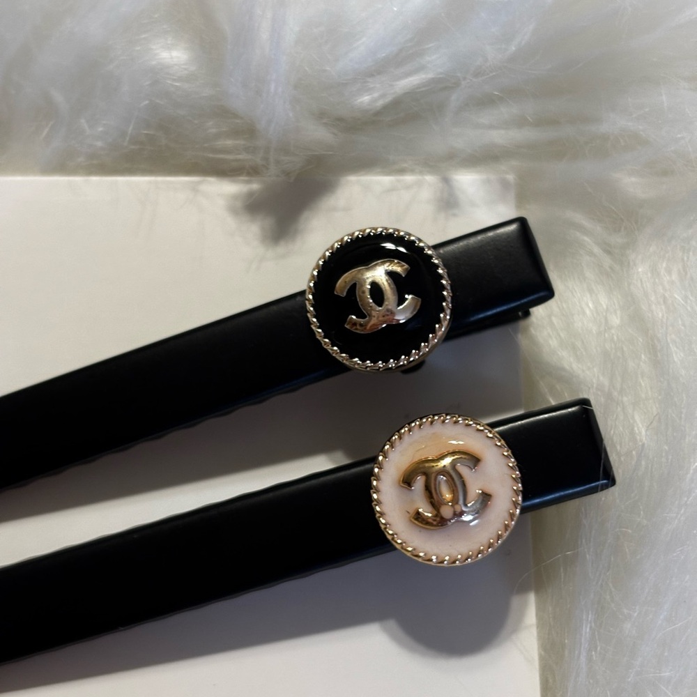 GWP CC Black Hair Clips with Gold Accents - Picture 3 of 4